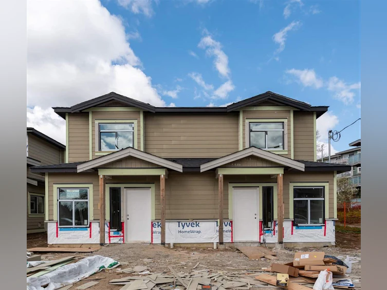 2-7359 14th Avenue, Burnaby, BC, V3N 1Z7