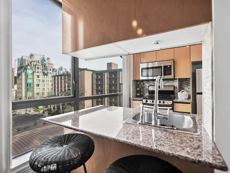 703 - 1189 Howe Street, Vancouver BC V6Z 2X4