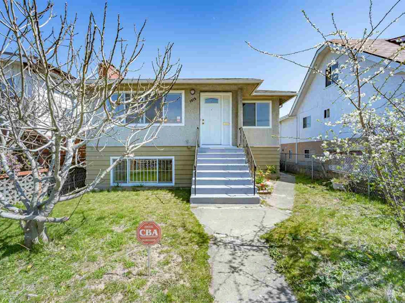 1078 Nanaimo Street, Vancouver BC V5L 4T2