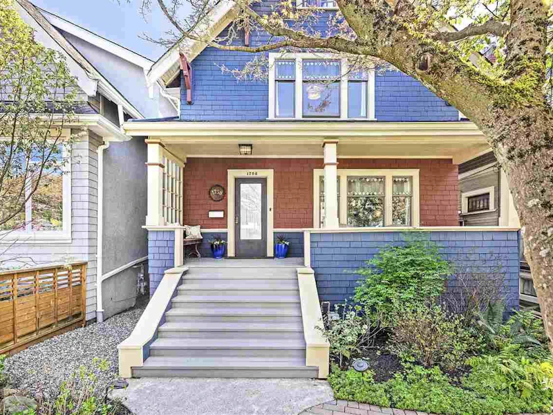 1758 Charles Street, Vancouver BC V5L 2T5