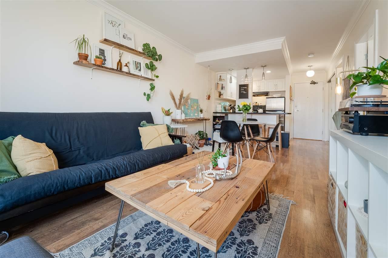 202-2330 Maple Street, Vancouver, BC, V6J 3T6