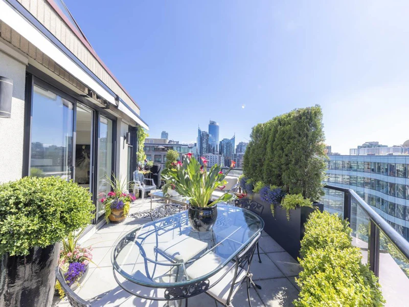 2002 - 1010 Burnaby Street, Vancouver BC V6E 4L8