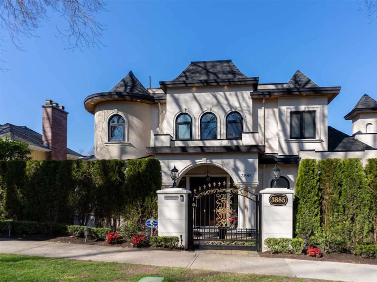 3885 West Broadway, Vancouver, BC, V6R 2C2