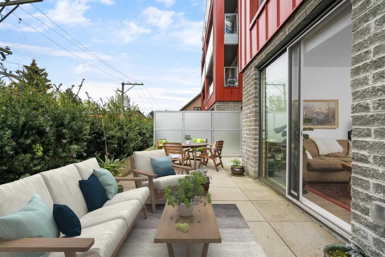 208-379 East Broadway, Vancouver, BC, V5T 1W6
