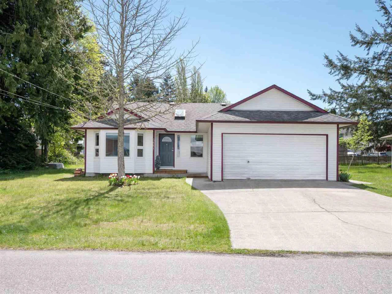 5661 Osprey Street, Sechelt BC