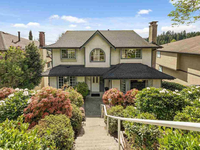 517 Tempe Crescent, North Vancouver BC V7N 1E7