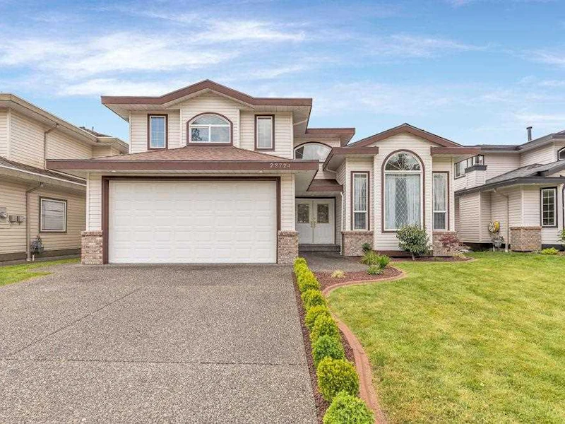 23724 105th Avenue, Maple Ridge BC V2W 1E1