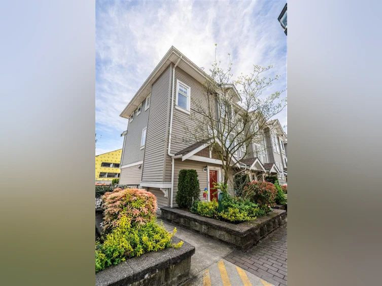 406-4025 Norfolk Street, Burnaby, BC, V5G 0A5
