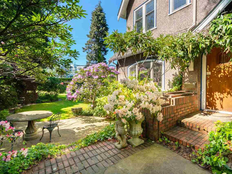 2588 Courtenay Street, Vancouver, BC, V6R 3X3