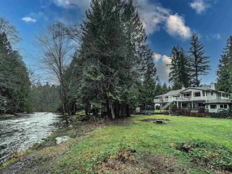 23914 Fern Crescent, Maple Ridge BC V4R 2S3