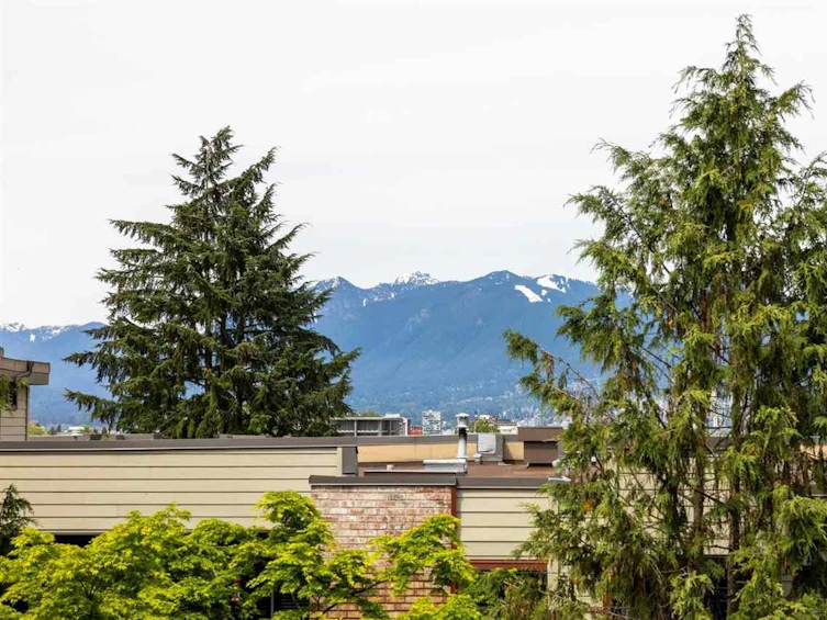 302-1099 East Broadway, Vancouver, BC, V5T 1Y5