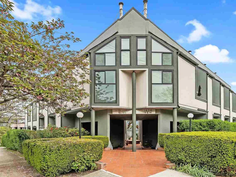 7-1870 Yew Street, Vancouver, BC, V6K 3G2