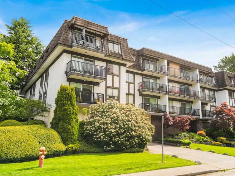 202-270 West 1st Street, North Vancouver, BC, V7M 1B4