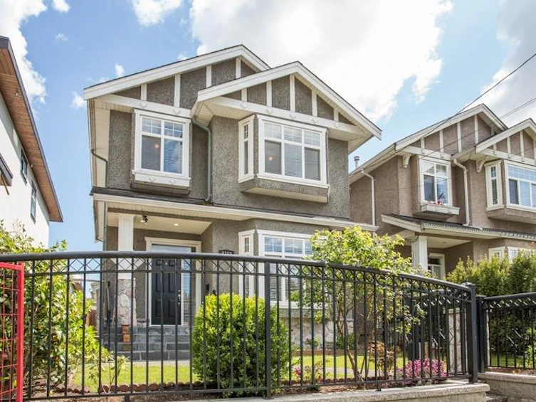 8352 16th Avenue, Burnaby, BC, V3N 1S1