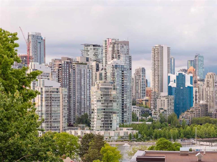 101-977 West 8th Avenue, Vancouver, BC, V5Z 1E4