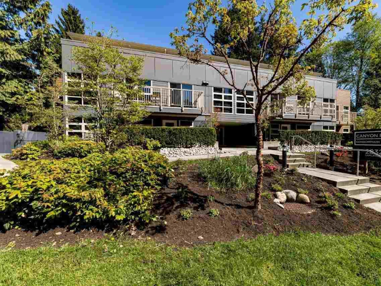 204-2832 Capilano Road, North Vancouver, BC, V7R 4H5