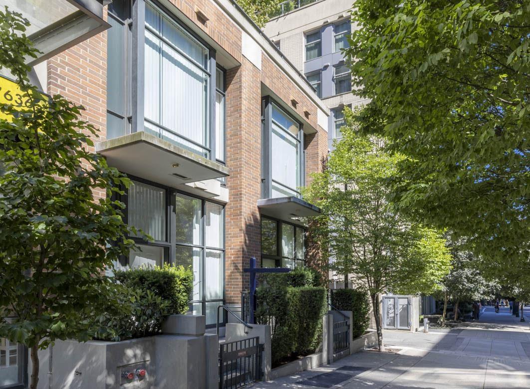 565 Helmcken Street, Vancouver, BC, V6B 5H7