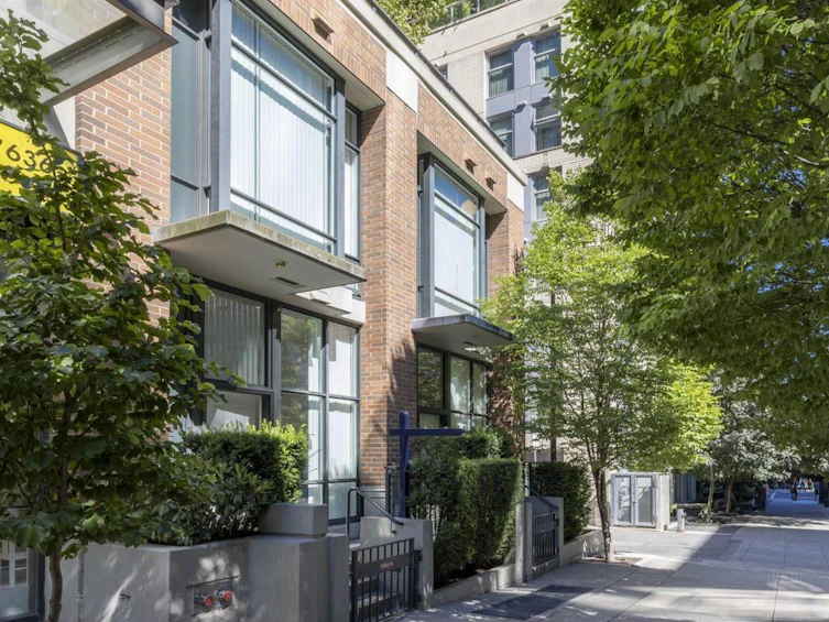 565 Helmcken Street, Vancouver, BC, V6B 5H7