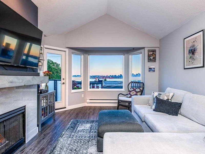 303 - 315 E 3rd Street, North Vancouver BC V7L 1G1