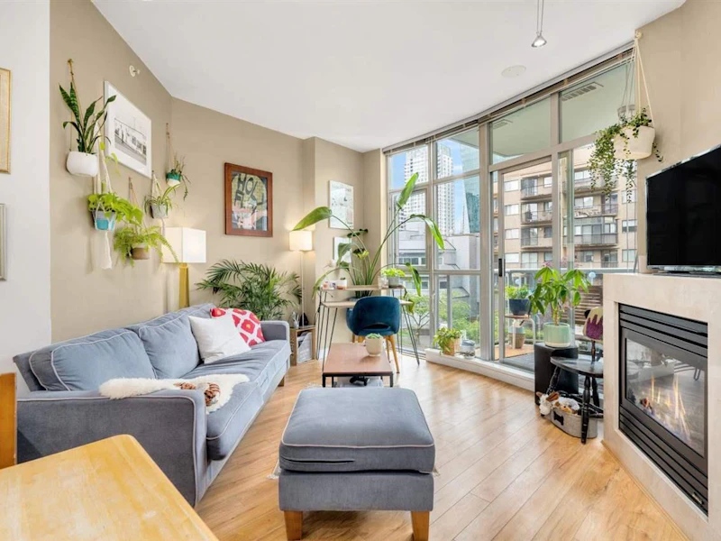 303 - 1050 Smithe Street, Vancouver BC V6E 4T4