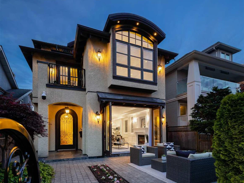 1310 Arbutus Street, Vancouver BC V6J 3W8