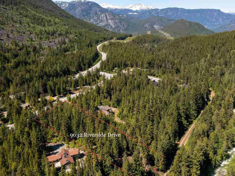 9032 Riverside Drive, Whistler, BC, V8E 1M1