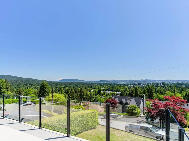 1070 Chamberlain Drive, North Vancouver BC V7K 1N9