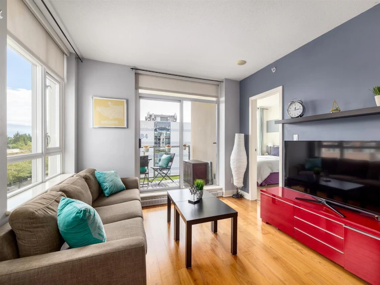 601-2228 West Broadway, Vancouver, BC, V6K 0B1