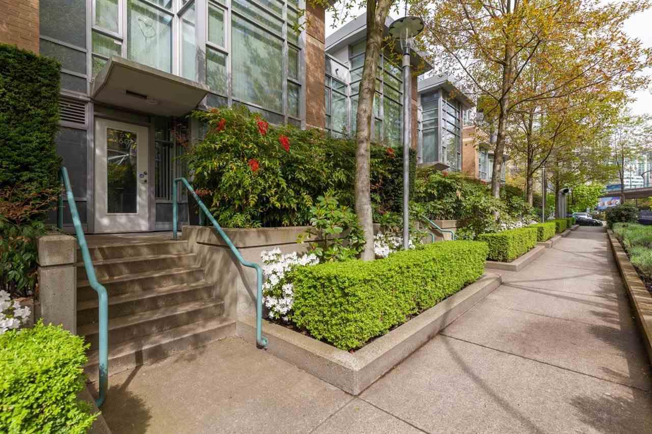 160 Cooper's Mews, Vancouver, BC, V6Z 3A2