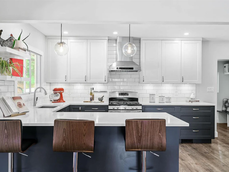 596 W Queens Road, North Vancouver BC V7N 2L1