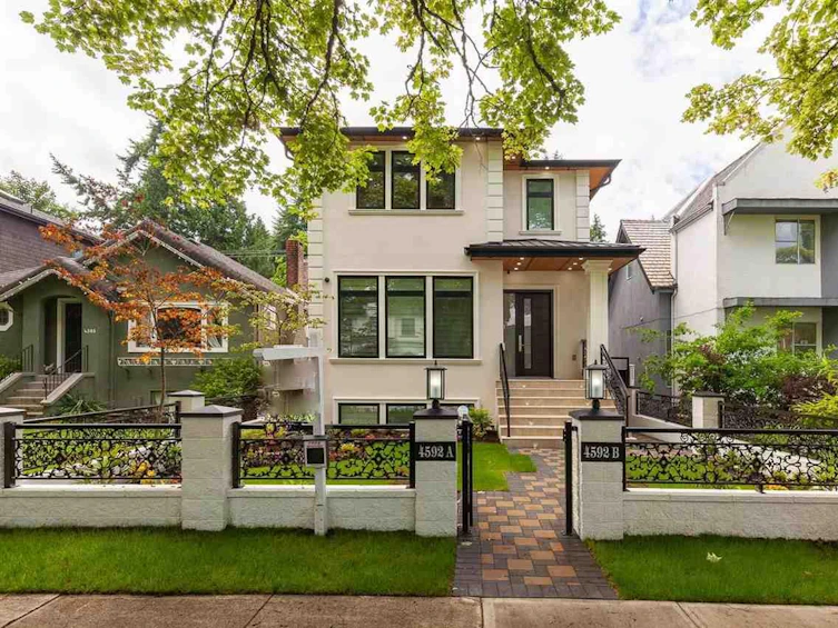 4592 West 15th Avenue, Vancouver, BC, V6R 3B4
