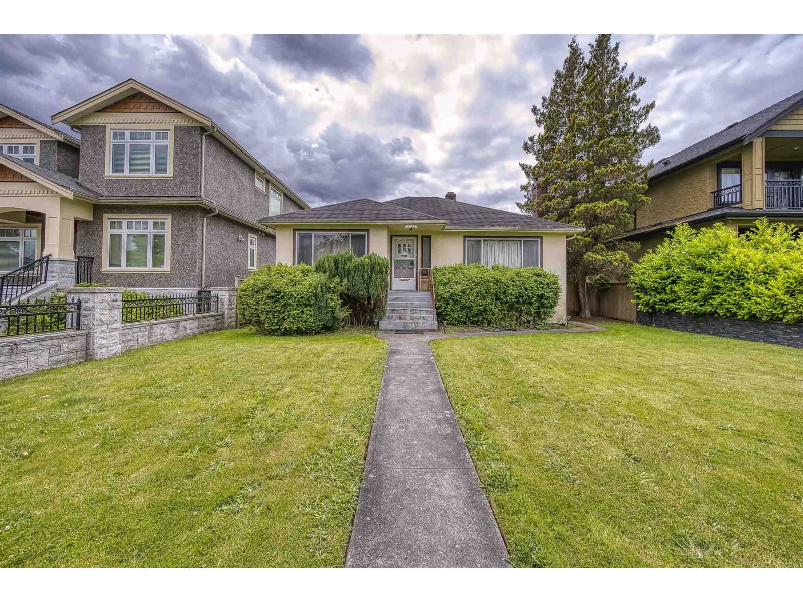 3122 West 16th Avenue, Vancouver, BC, V6K 3E1