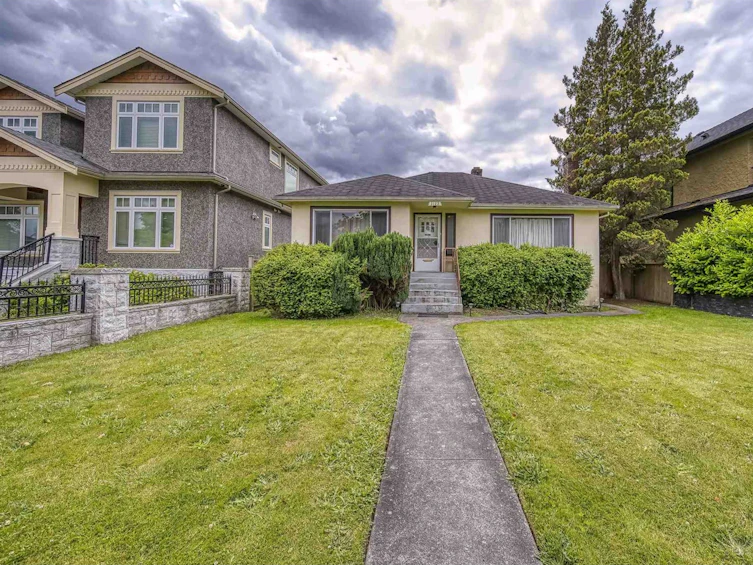 3122 West 16th Avenue, Vancouver, BC, V6K 3E1