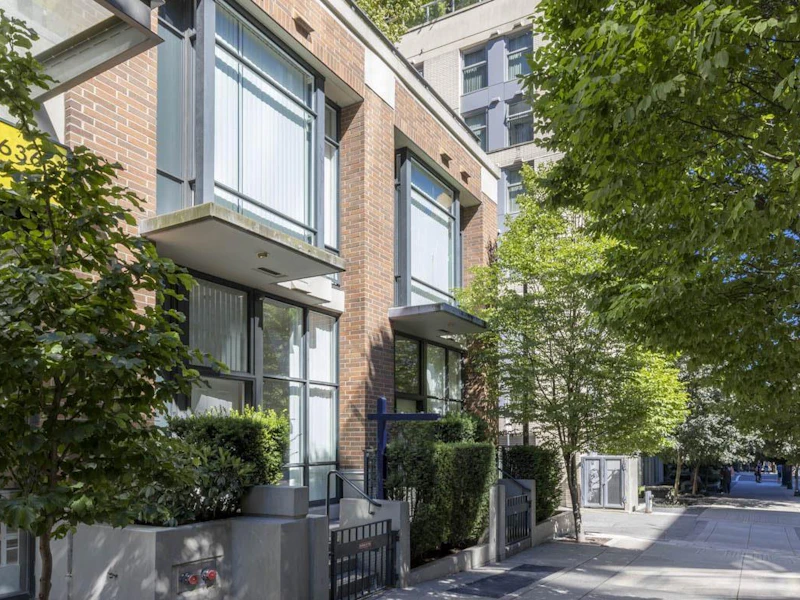 565 Helmcken Street, Vancouver BC V6B 5H7