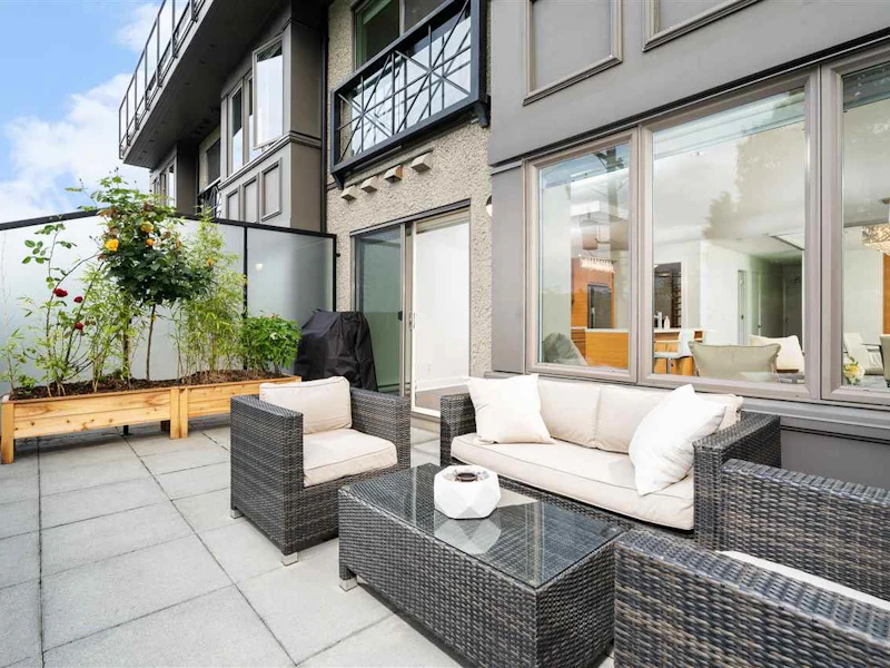 204 - 4463 W 10th Avenue, Vancouver BC V6R 2H8