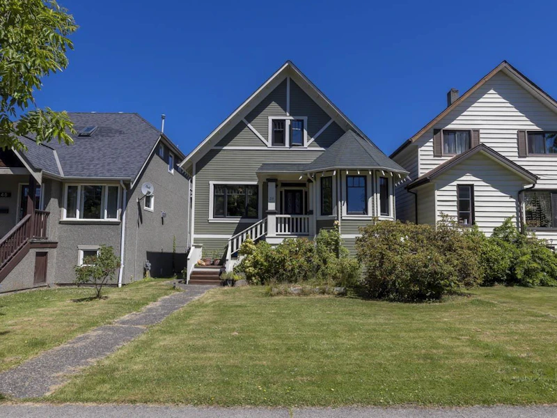 39 W 23rd Avenue, Vancouver BC V5Y 2G8