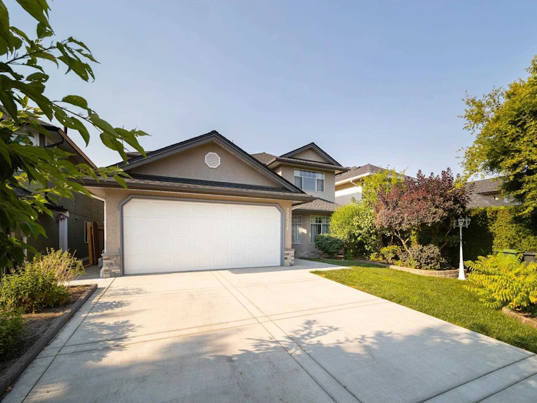 22571 Mcclinton Avenue, Richmond, BC, V6V 2P8