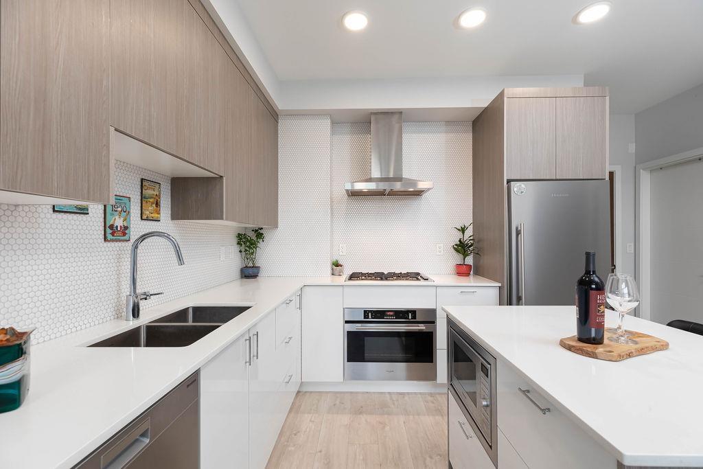 PH31-6283 Kingsway, Burnaby, BC, V5J 0H3