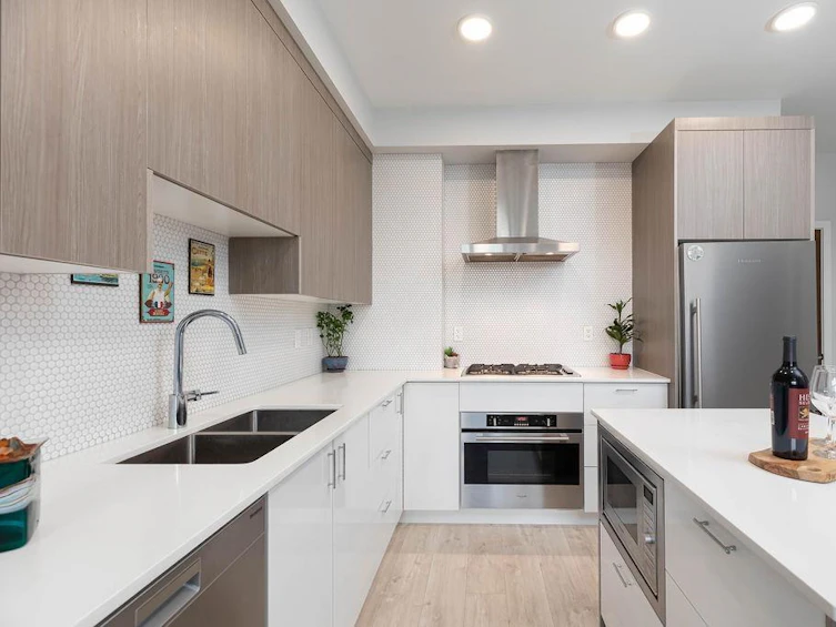 PH31-6283 Kingsway, Burnaby, BC, V5J 0H3