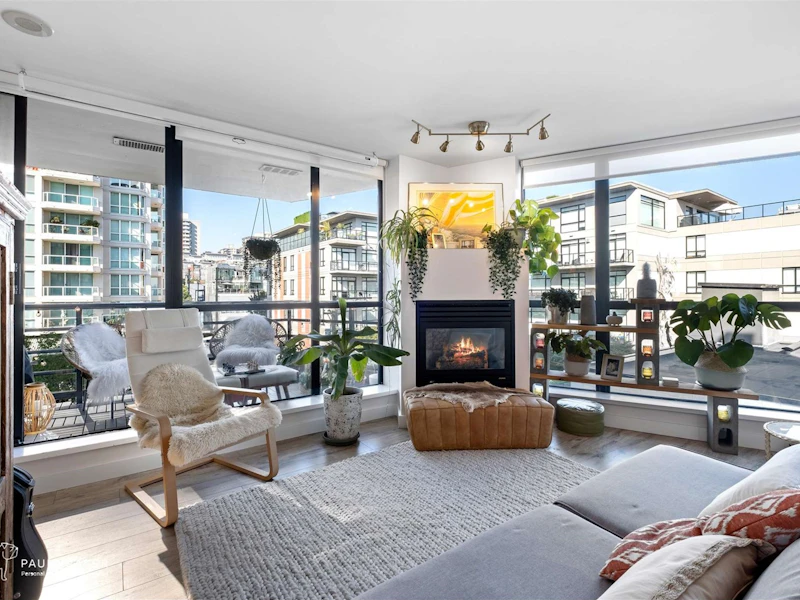 601 - 124 W 1st Street, North Vancouver BC V7M 3N3
