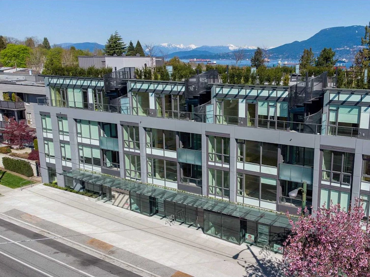 210-3639 West 16th Avenue, Vancouver, BC, V6R 3C3