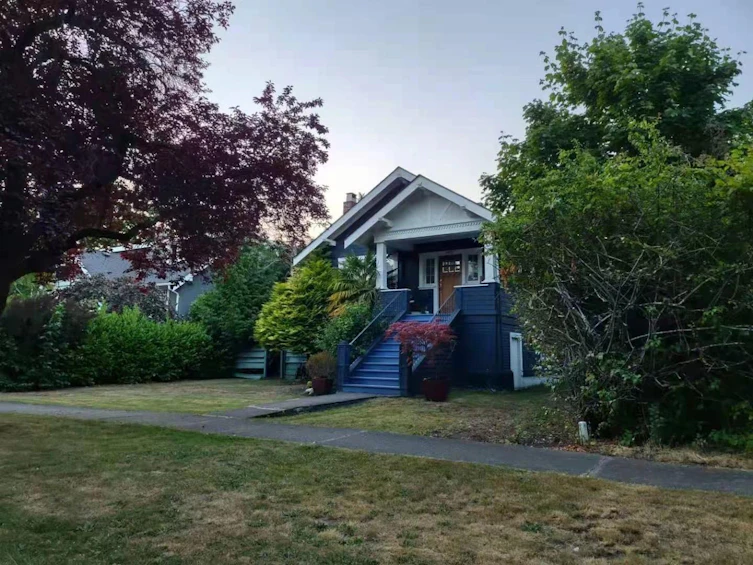 2027 West 44th Avenue, Vancouver, BC, V6M 2G1