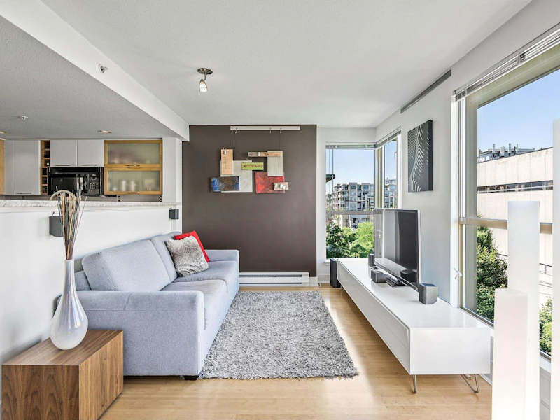 607 - 2137 W 10th Avenue, Vancouver BC V6K 4W4