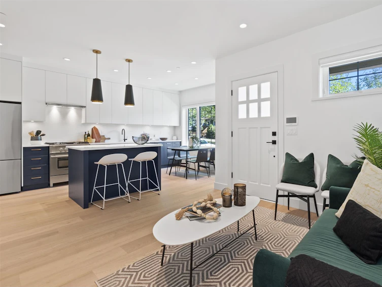 1923 East 3rd Avenue, Vancouver, BC, V5N 1H4