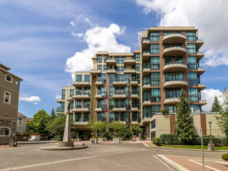 211-10 Renaissance Square, New Westminster, BC, V3M 7B1