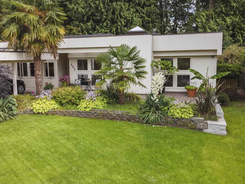 662 St. Ives Crescent, North Vancouver BC V7N 2X3