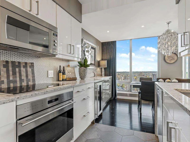 3406 - 1288 W Georgia Street, Vancouver BC V6E 4R3