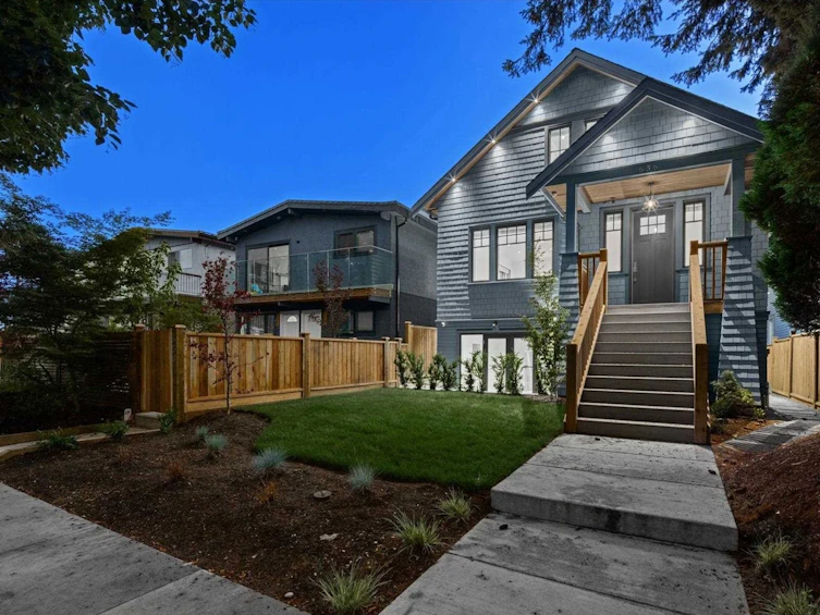 656 East 13th Avenue, Vancouver, BC, V5T 2L1