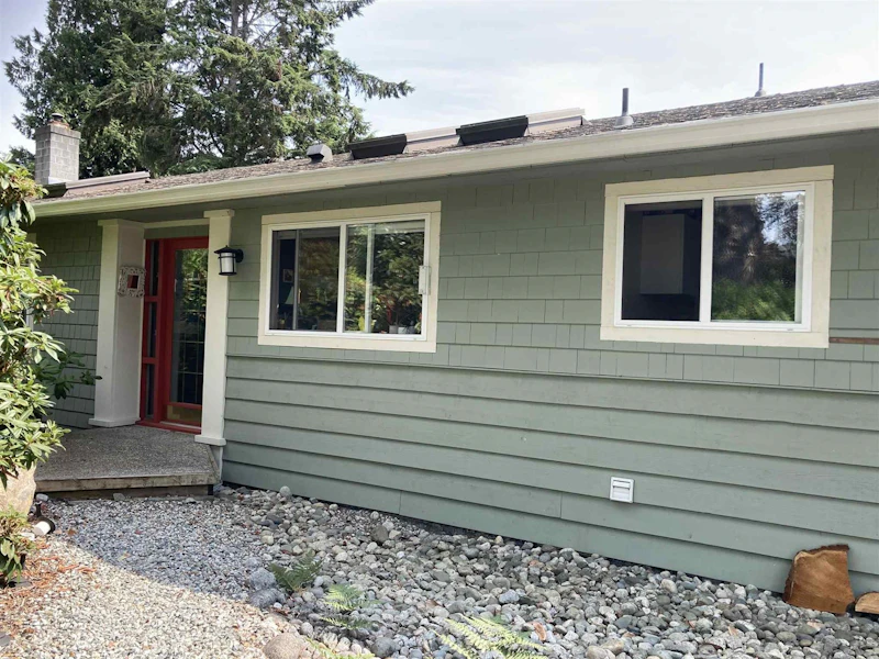 5687 Medusa Street, Sechelt BC