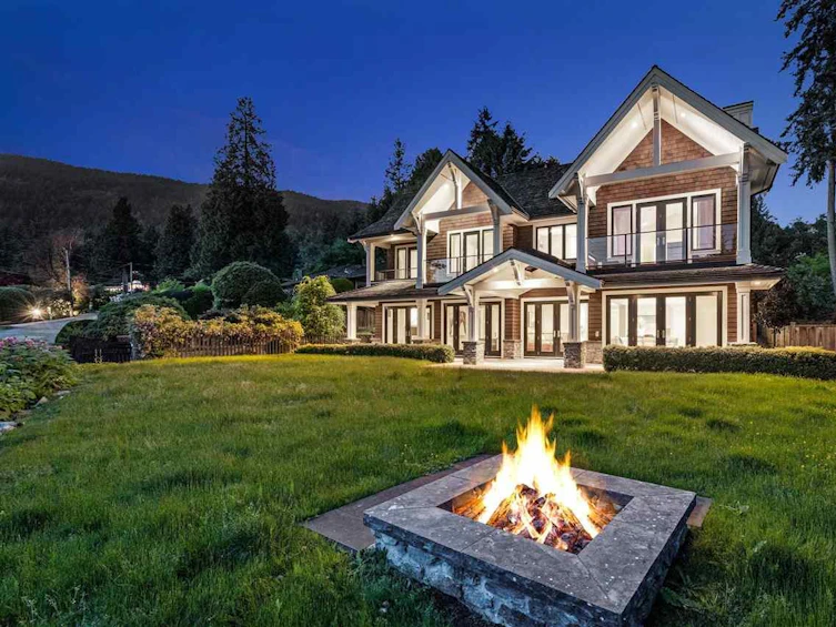 2645 Rosebery Avenue, West Vancouver, BC, V7V 3A3